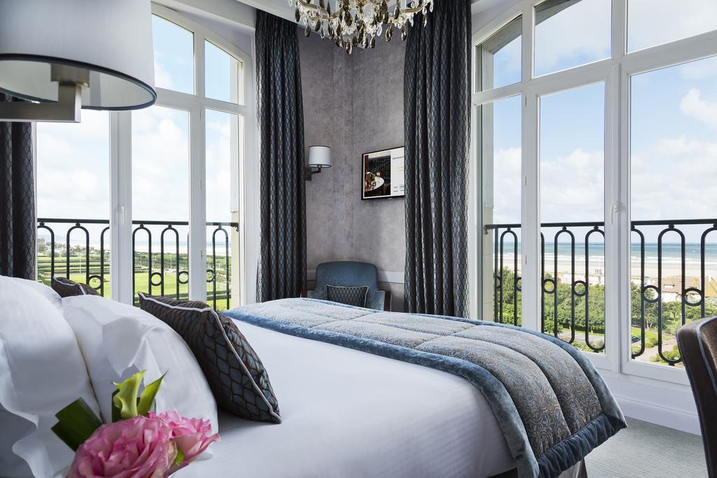 Hôtel Barrière Le Royal Deauville Exterior foto